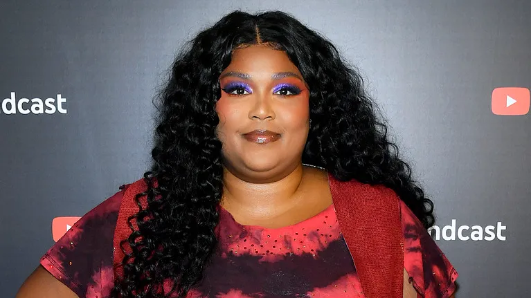 Lizzo Real Name Age, Net Worth, Height, Career, Family, Relationship & Biography