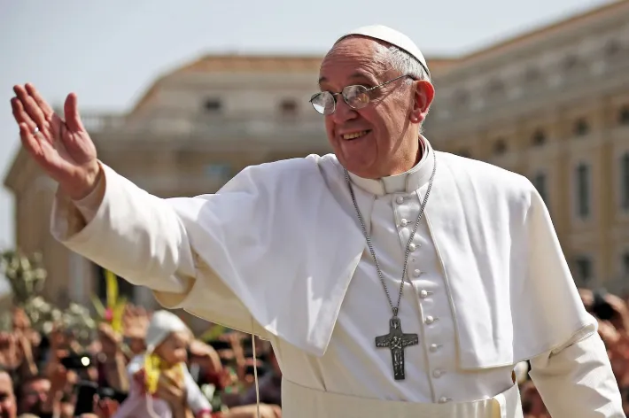 how old is pope francis wife