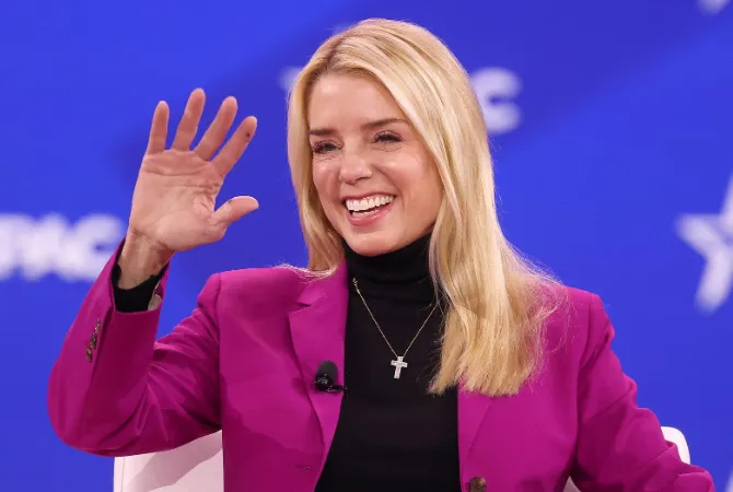 pam bondi age